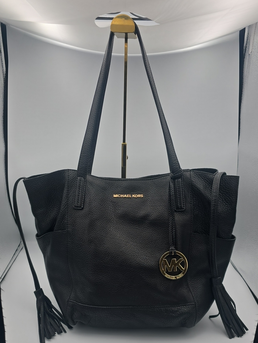 Michael Kors Black Pebbled Leather Tassle Large Tote W/ Gold MK Charm (EUC)✨️🖤✨